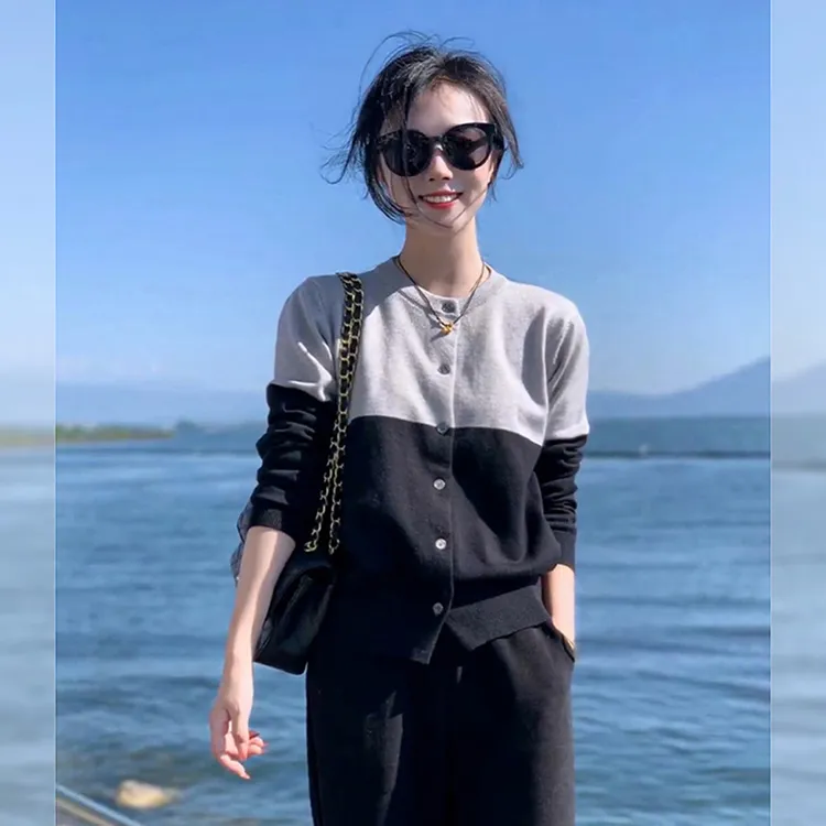 韩系拼色毛衣外套女秋季2024新款温柔小香风圆领短款显瘦针织开衫