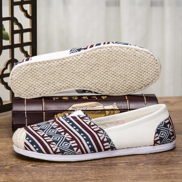 老北京布鞋女春秋新款一脚蹬妈妈帆布鞋防滑渔夫鞋手工千层底布鞋