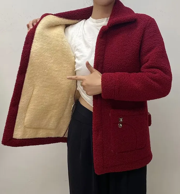 新款女士宽松加绒加厚羊羔绒双扣保暖外套冬季妈妈装时尚洋气外套