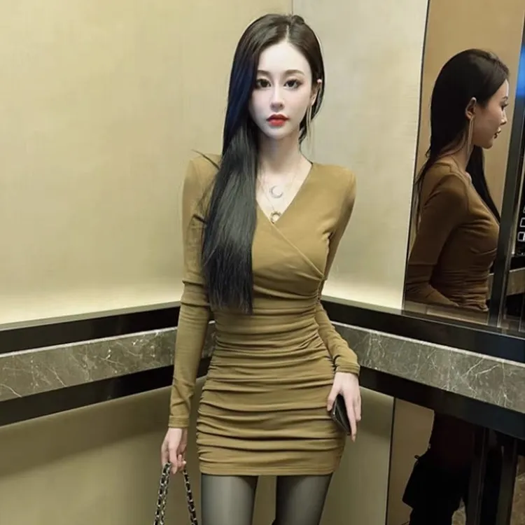 纯欲包臀短裙女秋冬新款收腰显瘦褶皱交叉v领打底内搭长袖连衣裙