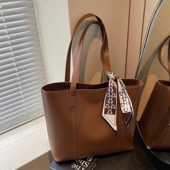 包包女托特包大容量秋冬百搭2026新款复古时尚质感单肩上课通勤包