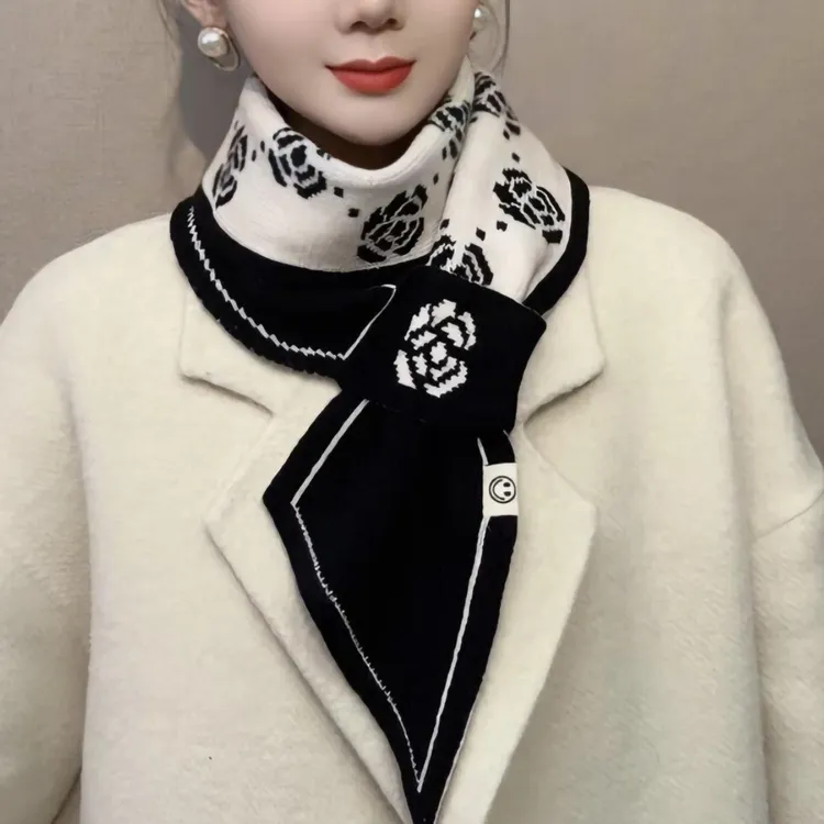 韩版保暖女甜美时尚围巾加厚ins印花护颈秋冬季双面黑白字母拼接