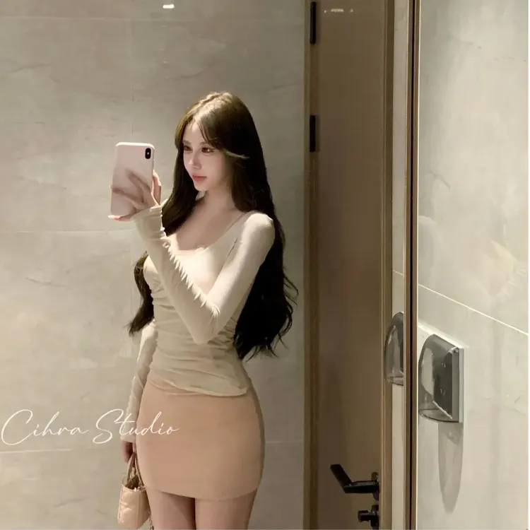 Cihra 【软软香香】纯欲风假两件蕾丝吊带拼接V领上衣套装