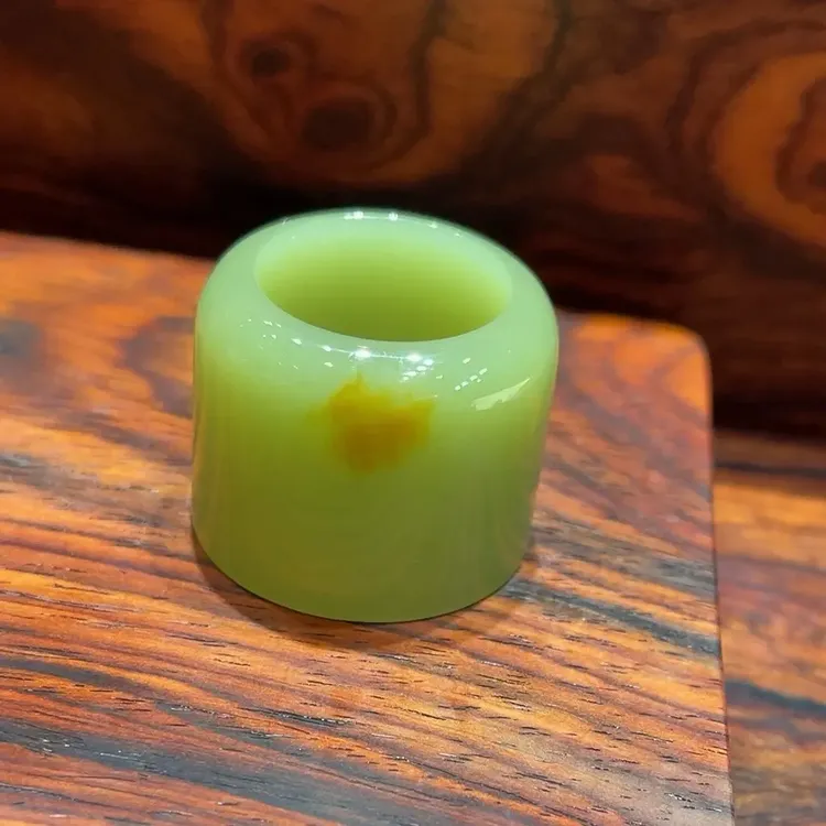 极品析木河磨玉画龙料扳指精美
