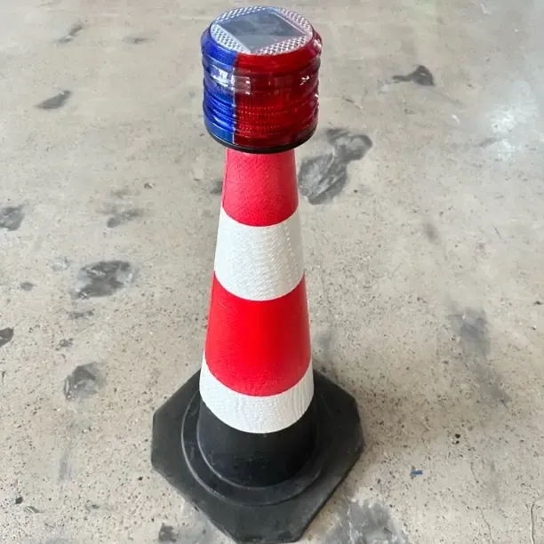 磁吸式太阳能LED交通警示灯夜间车用路锥款信号灯爆闪闪光反光