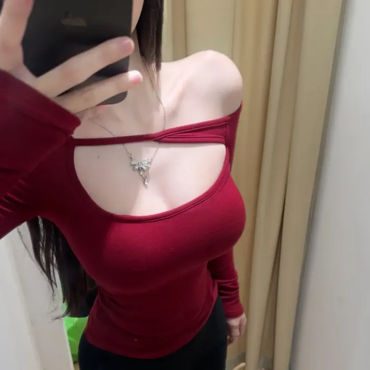 【娇软爱神】镂空长袖加绒加厚胸垫显瘦内搭纯欲露肩上衣