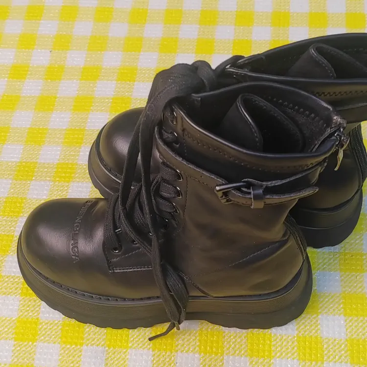 时尚女鞋，连麦或截图专拍（默认微瑕，No退No换，完美主义者慎拍）