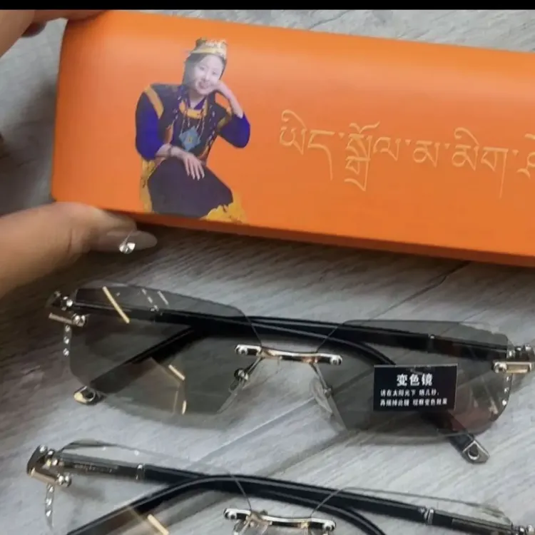 林芝卓玛同款防蓝光变色眼镜