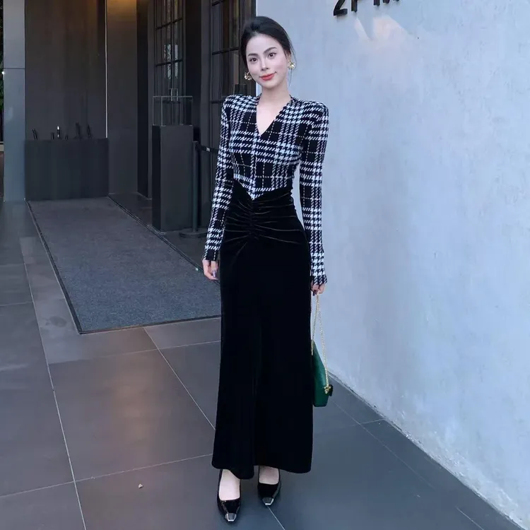 A653 V领秋冬连衣裙时尚A字裙格子套头针织包臀中腰拼接