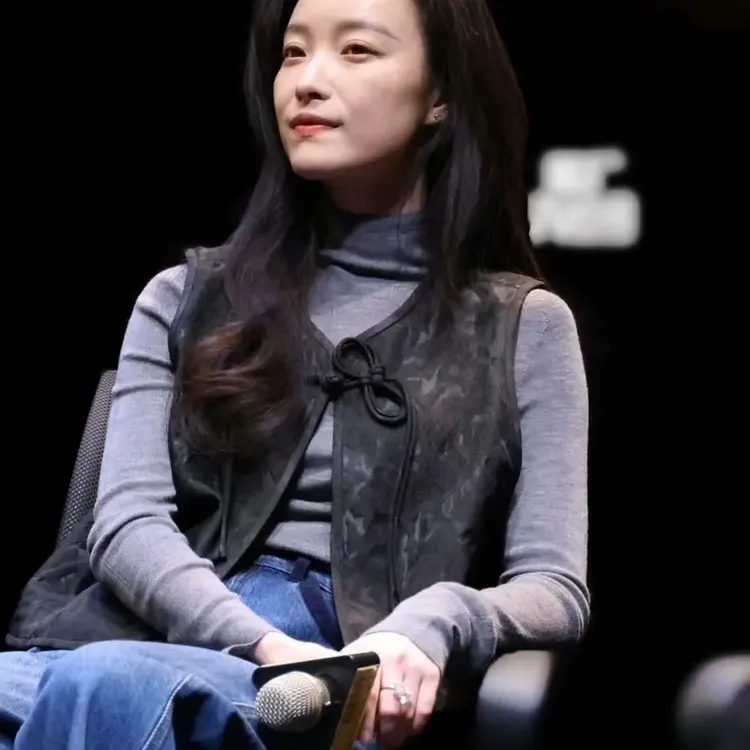 高版【倪妮同款】好看新中式提花黑色马甲背心女2025春季新款马夹女