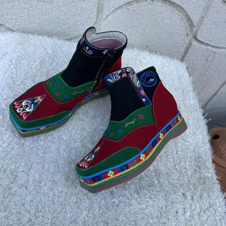 民族风格手工刺绣方头羊毛手工冬季保暖防滑耐磨女鞋
