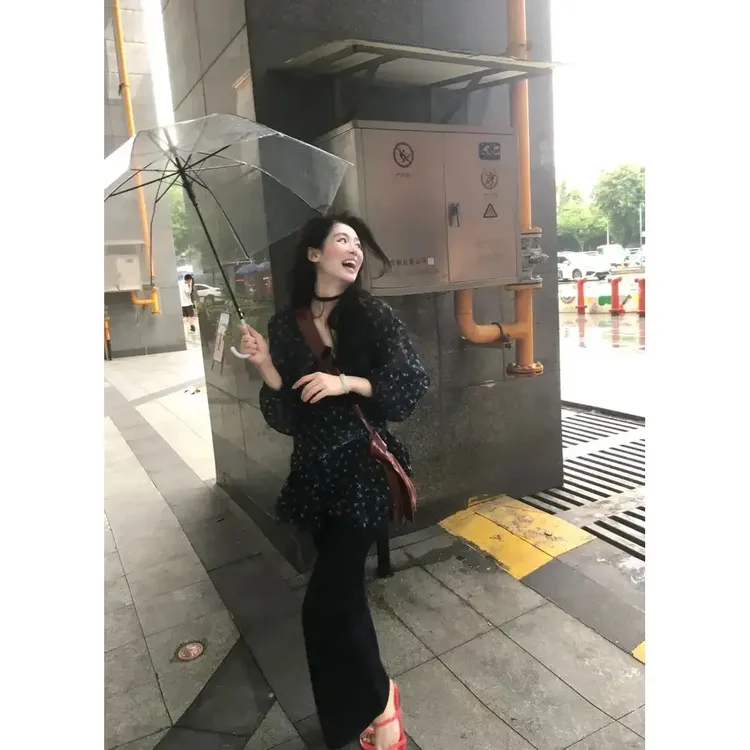 复古穿搭女士时尚夏装碎花雪纺衫长袖上衣黑色高腰显瘦微喇裤子