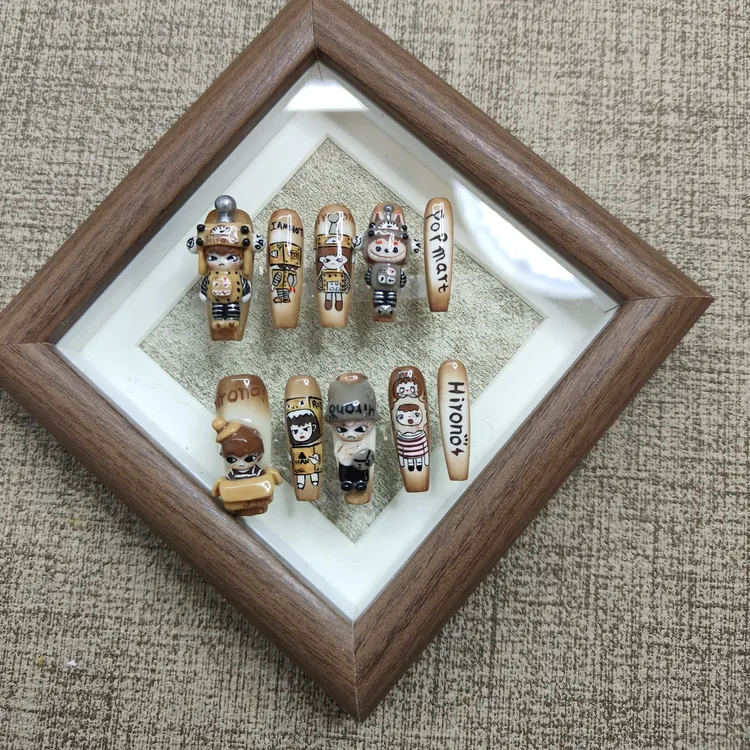 瑞妍纯手工穿戴甲泡泡玛特棕咖局