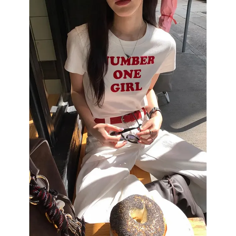 白色正肩短袖印花圆领T恤女夏季休闲百搭修身显瘦辣妹不漏腰上衣 