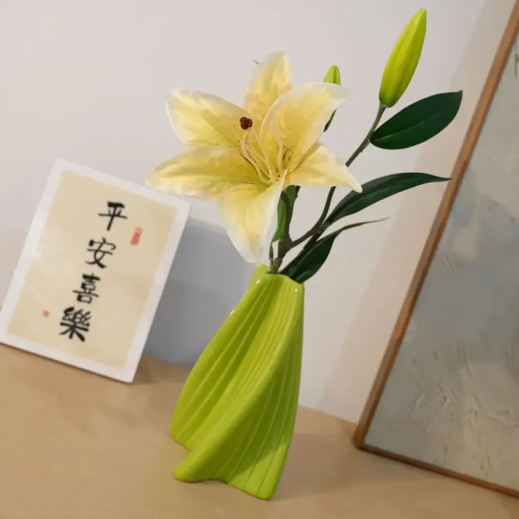 轻奢百合花手感假花仿真花塑料花瓶客厅摆件摆设餐桌桌面房间装饰