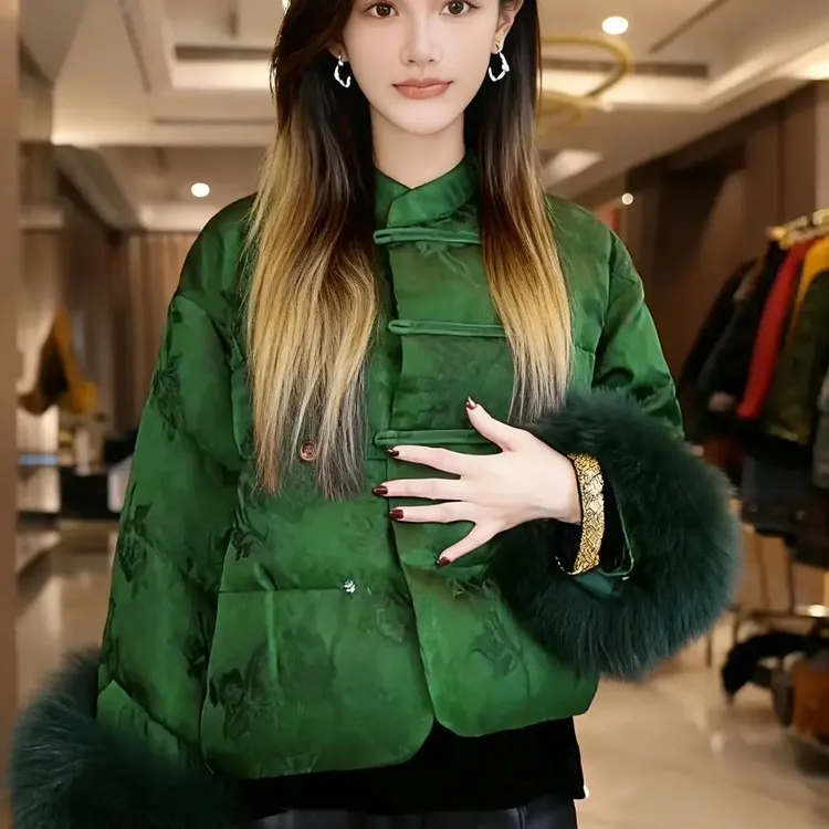 鑫屹女装6611中式树脂固色圆领气质女短款鹅鹅袖口真狐狸毛短外套