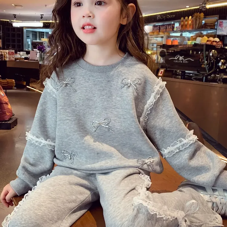 【思晨家】加绒厚亮钻立体蝴蝶韩版甜美风女童休闲风套装运动洋气