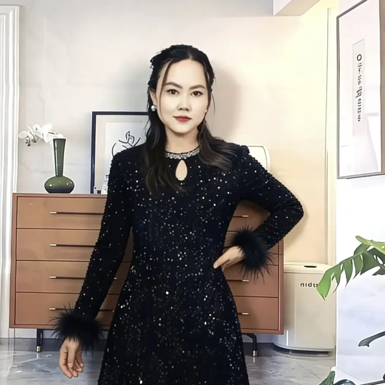 秋冬加绒加厚重工轻奢风亮片高级感中长款连衣裙