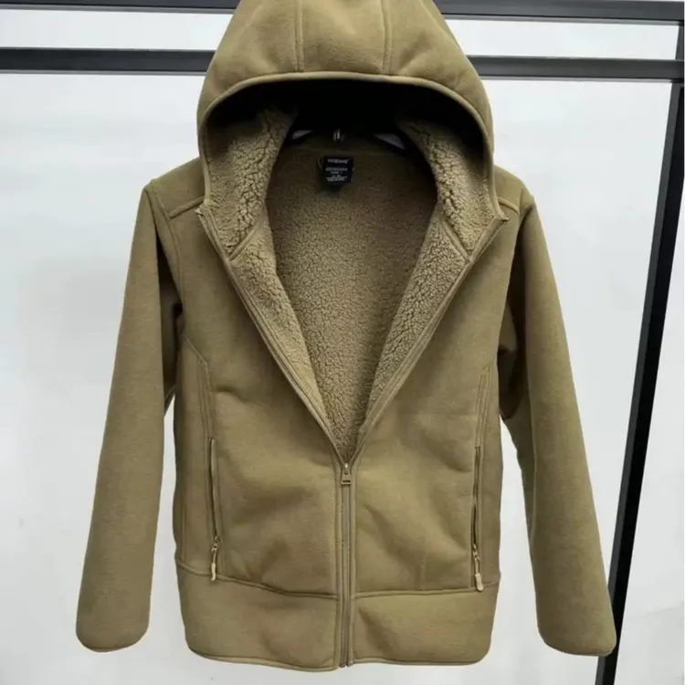 一件过冬防风加绒加厚保暖户外休闲摇粒绒连帽夹克外套短款上衣