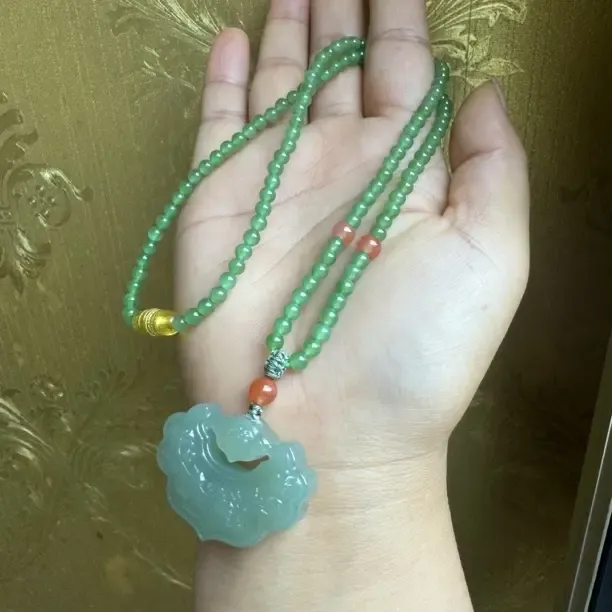 和田玉如意吊坠毛衣链