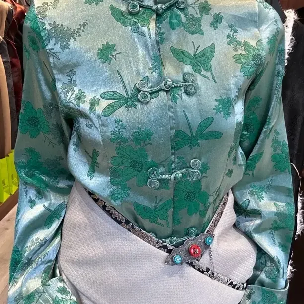 新款衬衣手工扣修身显瘦上衣