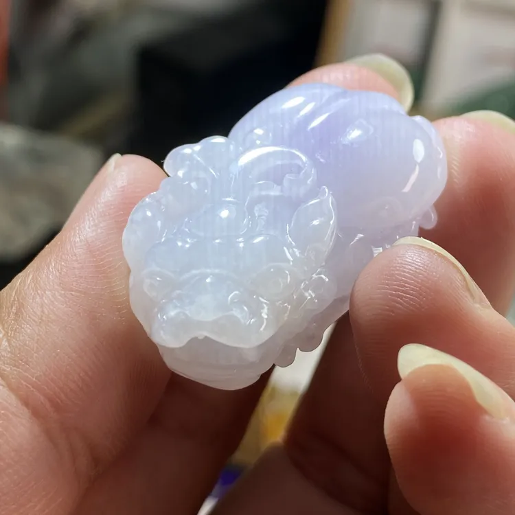 天然翡翠A货.貔貅嘴里有个珠子会动.尺寸36.4-21.5-12