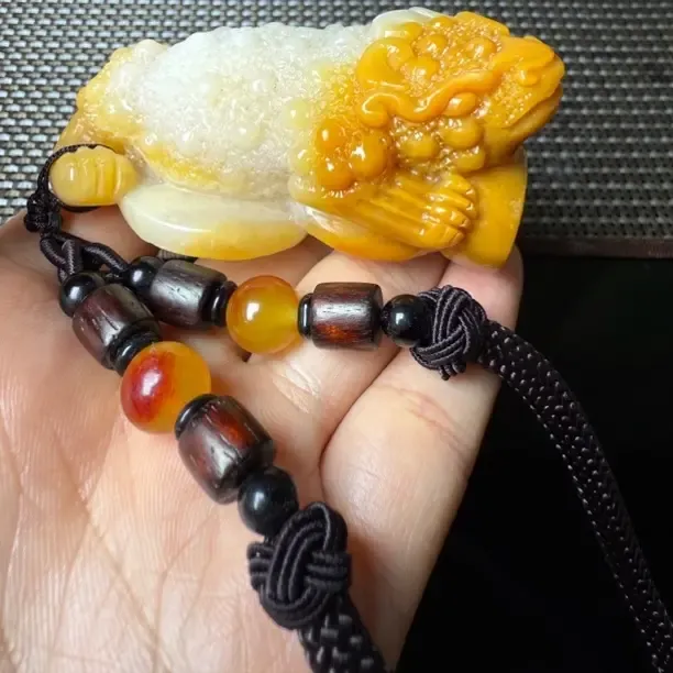 老挝北部田黄手把玩《金蟾》，雕工精美