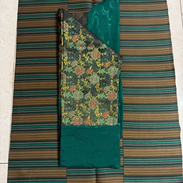 女士高级藏装内搭衬衣和邦典两件套