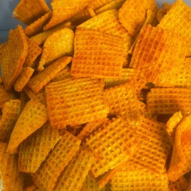 老式手工老灶花椒锅巴网红麻辣小吃追剧休闲解馋酥脆零食