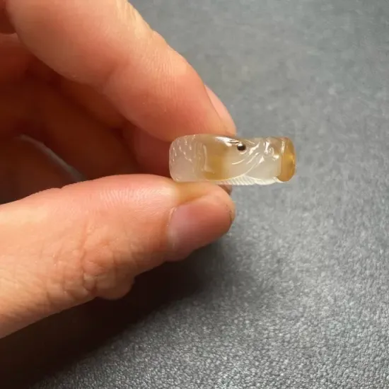 天然马达加斯加海洋玉髓手工翘色雕刻龙鱼戒指女款