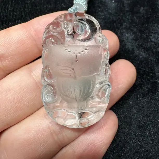 天然工艺白水晶九尾狐雕刻吊坠