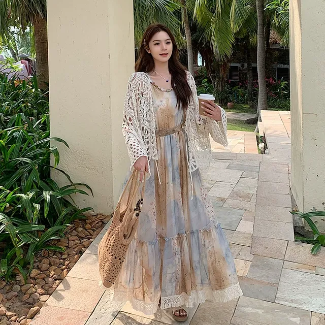 波西米亚晕染吊带连衣裙套装女2025夏季新款度假风镂空开衫两件套