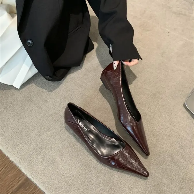 气质低跟浅口尖单鞋女2025春秋新款法式复古一蹬通勤鞋工作鞋