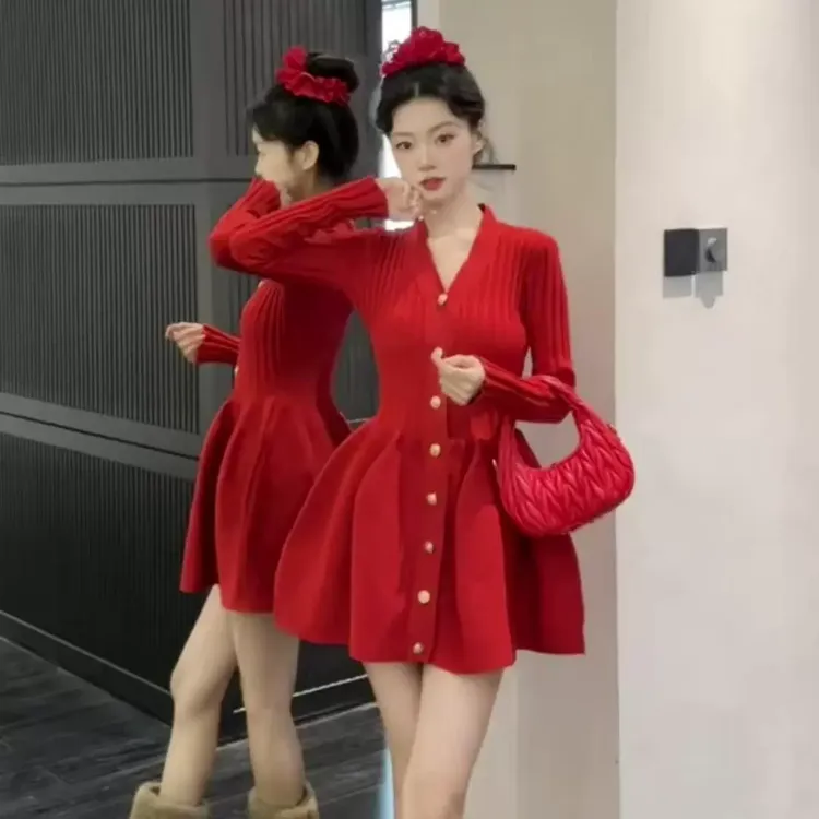 法式漂亮超好看红色针织衫女2025冬季氛围感收腰显瘦a字蓬蓬裙ins