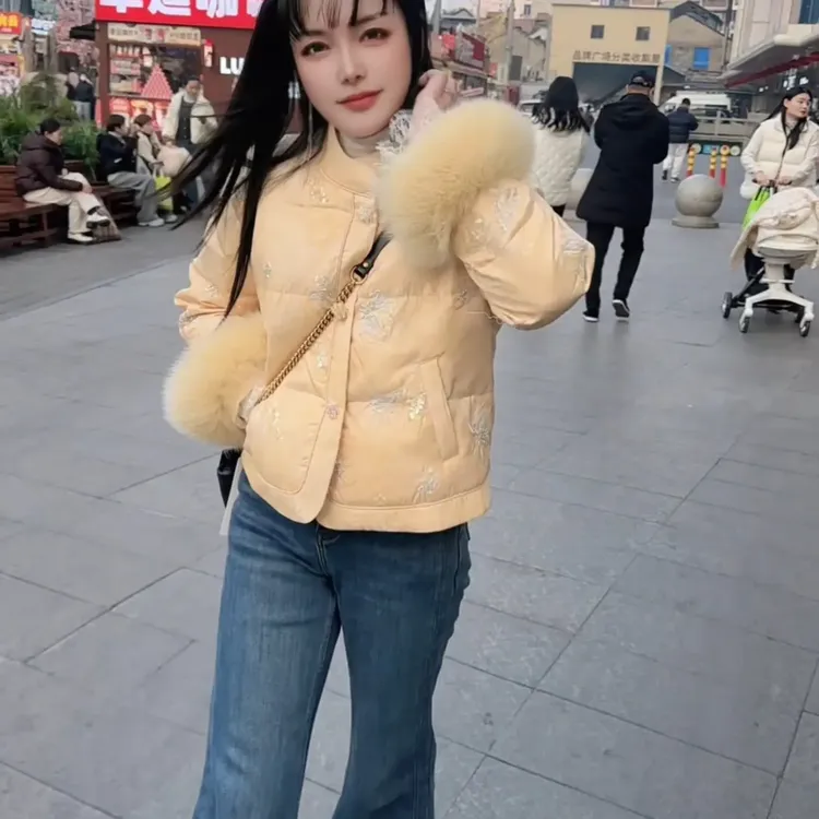 冬季新款新中式国风刺绣工艺拼狐狸毛可拆短款90白鸭绒