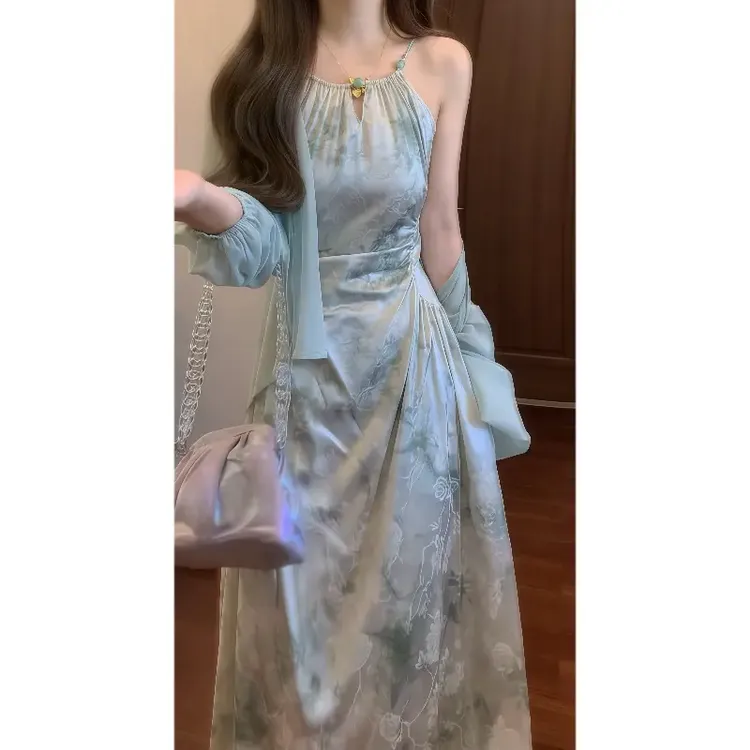 青山墨影新中式国风晕染碎花挂脖吊带连衣裙&防晒空调开衫两件套