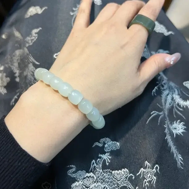 新疆和田玉且末料手串多样款式约10×9mm适合男女佩戴礼物