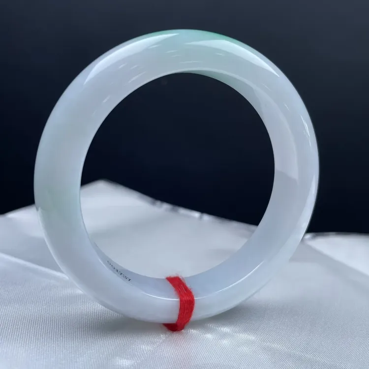 正圈55-56圈口缅甸天然翡翠手镯冰透飘绿平安镯美人镯高冰