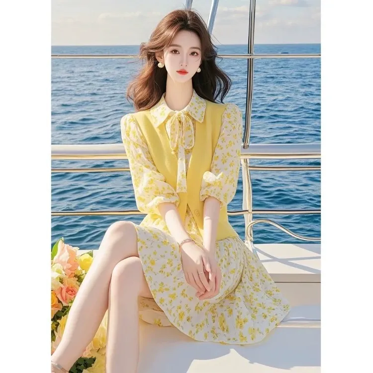 春装搭配一整套2025新款独特超好看气质碎花连衣裙马甲小个子女装