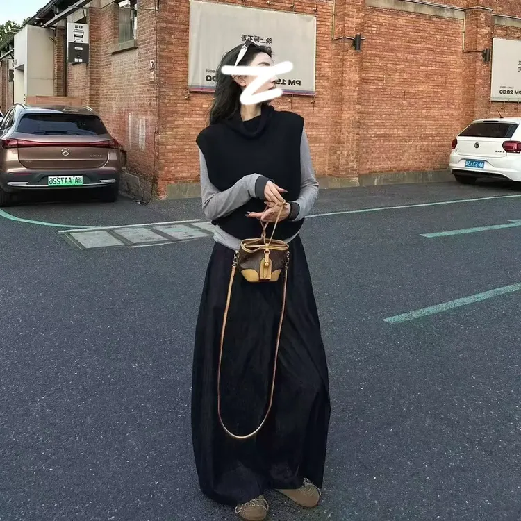 秋季简约马甲搭配打底高腰阔腿裤时尚穿搭