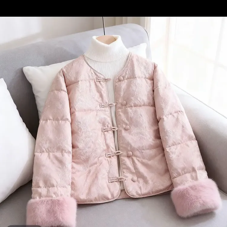 时尚新中式国风提花盘扣羽绒短款毛毛袖外套，