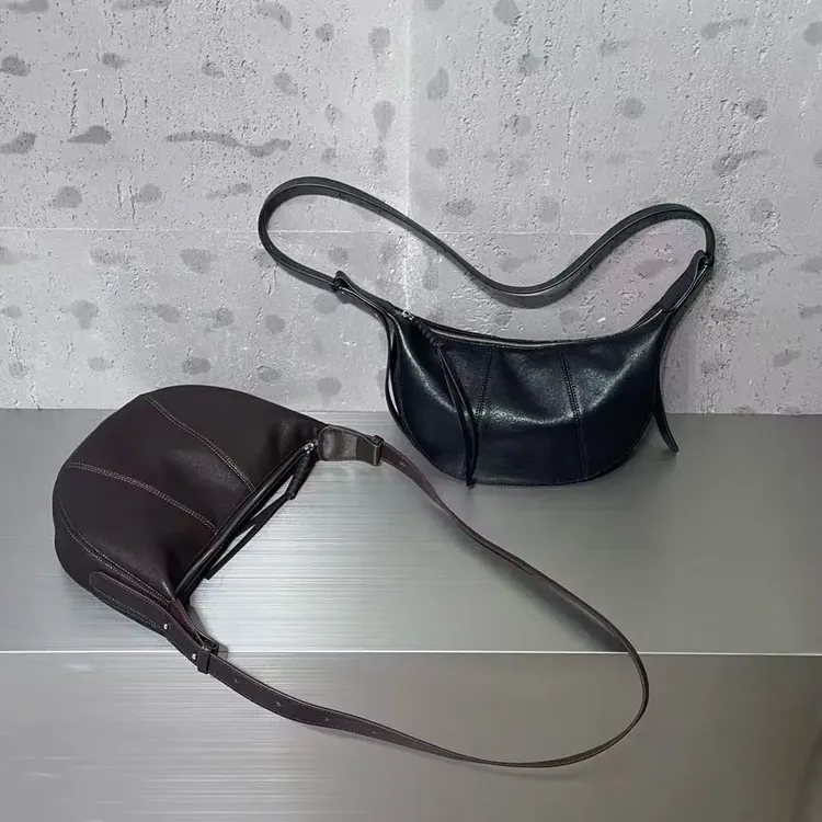 百豆牛角包韩式双根轻奢风2025纯色法式单根通勤风斜挎包