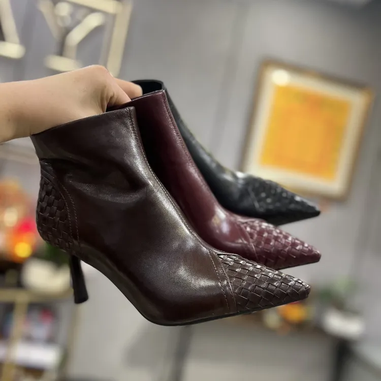 秋冬新款尖头高跟鞋短靴女款百搭时尚编织款洋气款喇叭裤高跟鞋