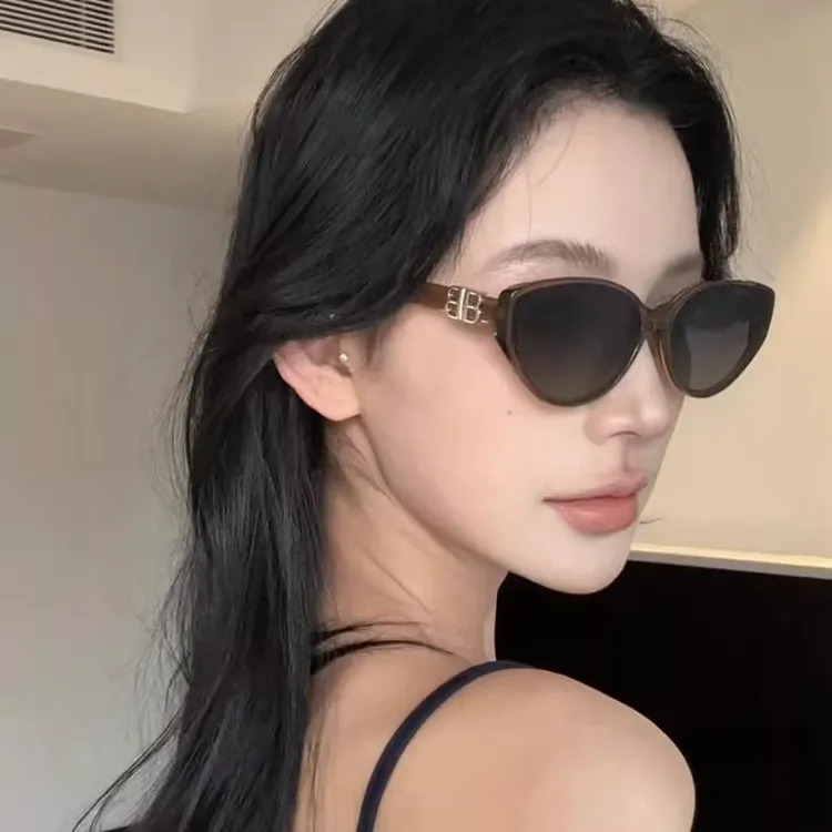 2025新款猫眼墨镜女款防紫外线网红时尚不挑脸型显脸小太阳镜