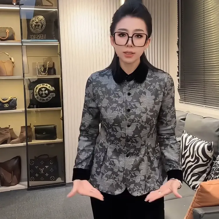 轻奢时尚舒适透气雕花开衫上衣新款休闲修身显瘦Polo领女款小衫