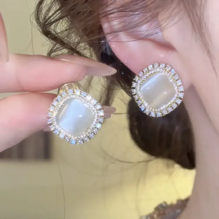 铜合金耳饰 复古猫眼石方块耳钉高级感百搭无耳洞耳夹耳饰