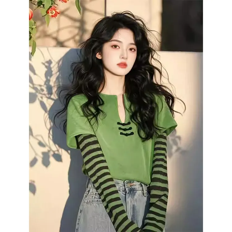 2025欧货爆款独特绝美上衣设计感小众假两件绿色条纹V领长袖T恤女