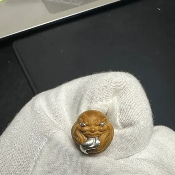 猴头核桃单颗雕刻银舔僧(封口线介意勿拍)