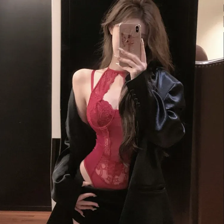 纯欲鱼骨美背挂脖修身吊带2024新款法式蕾丝小背心连体衣战袍显瘦