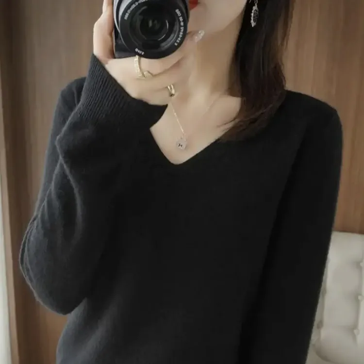 秋冬加厚针织V领女款宽松内搭打底毛衣